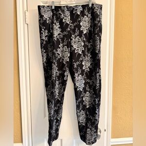 Chico's Black and Gray Floral crop pants sz 3 (16)